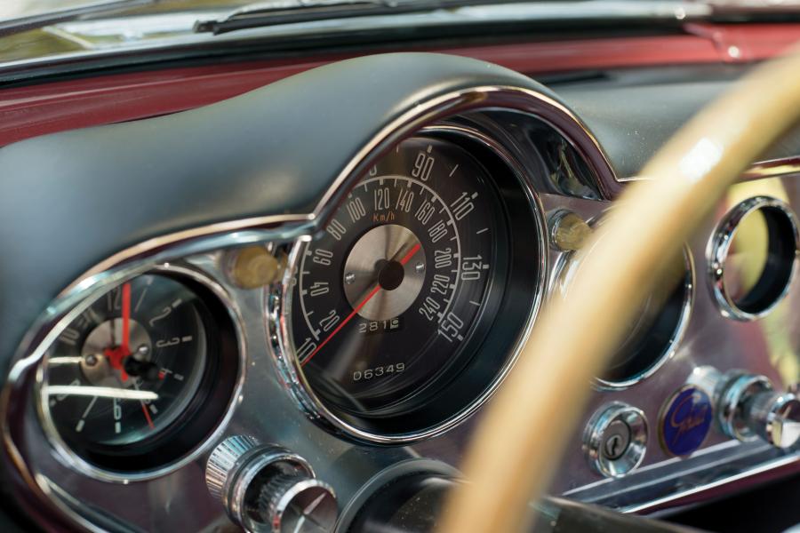Панель приборов Dual-Ghia L6.4 Coupe 1962 года  (фото 60 из 63)